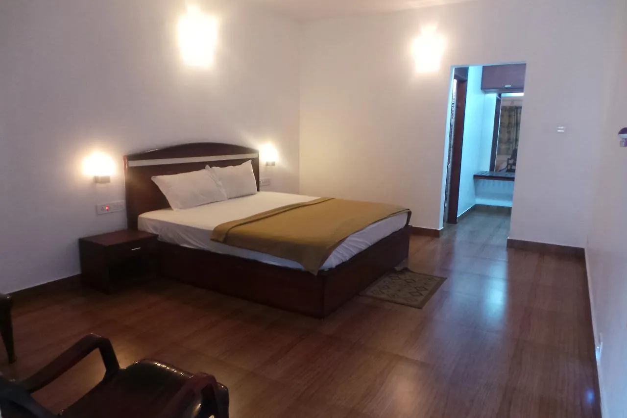 ホテル Suryagayathri Inn ビサーリー インド